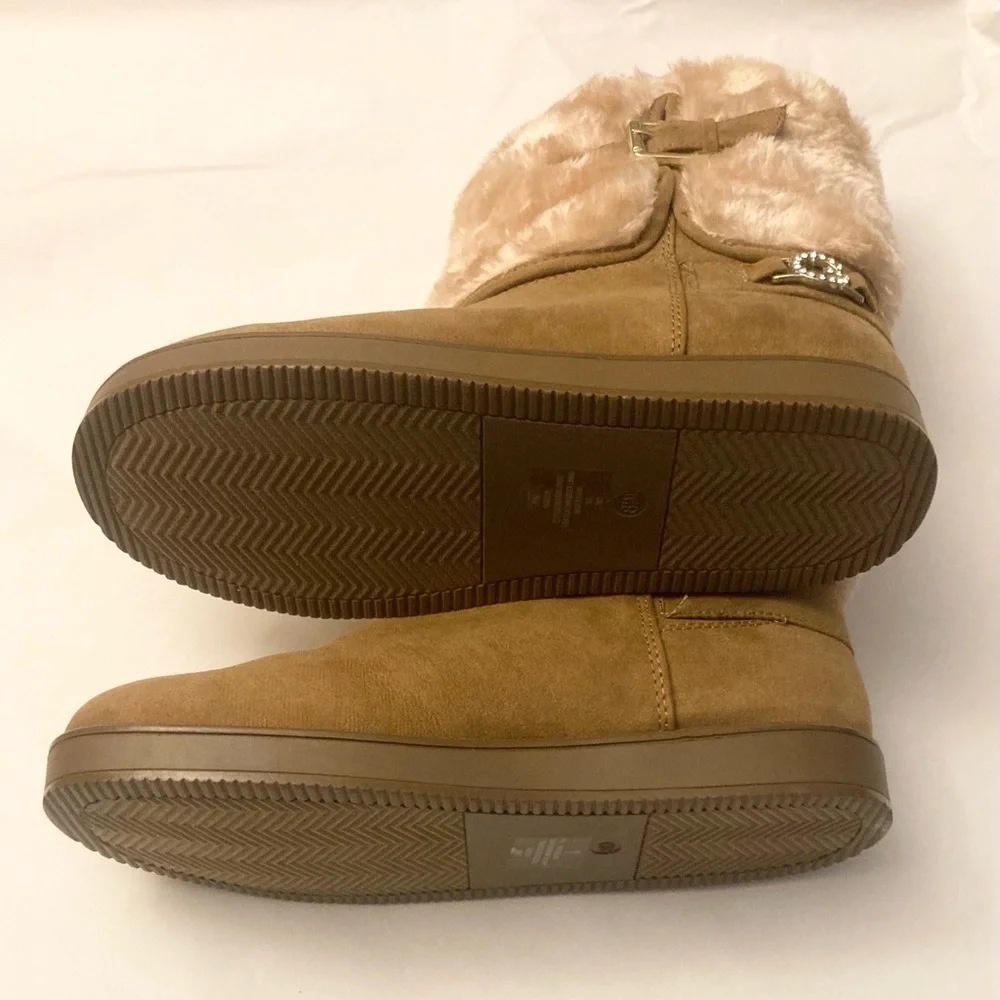 GBG Guess Fur Boots Size 8.5 New in Box - Picture 2 of 7